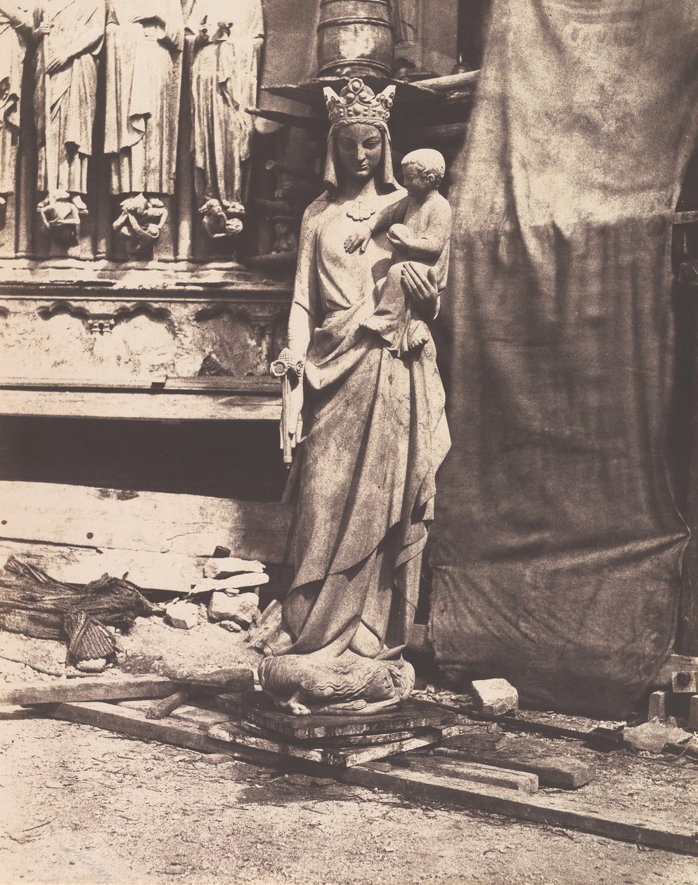 Escultura de la Virgen y el Niño, Notre Dame, París, 1853-1854 de Auguste Mestral
