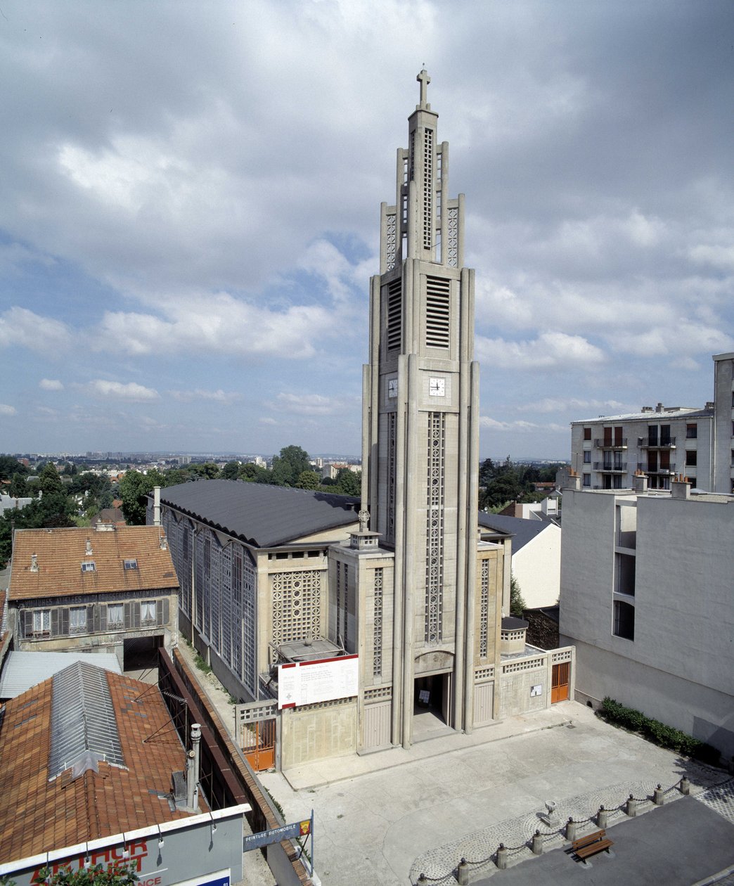 Vista general de la iglesia Notre Dame de Le Raincy (Seine saint Denis) 1923 (foto) de Auguste Perret