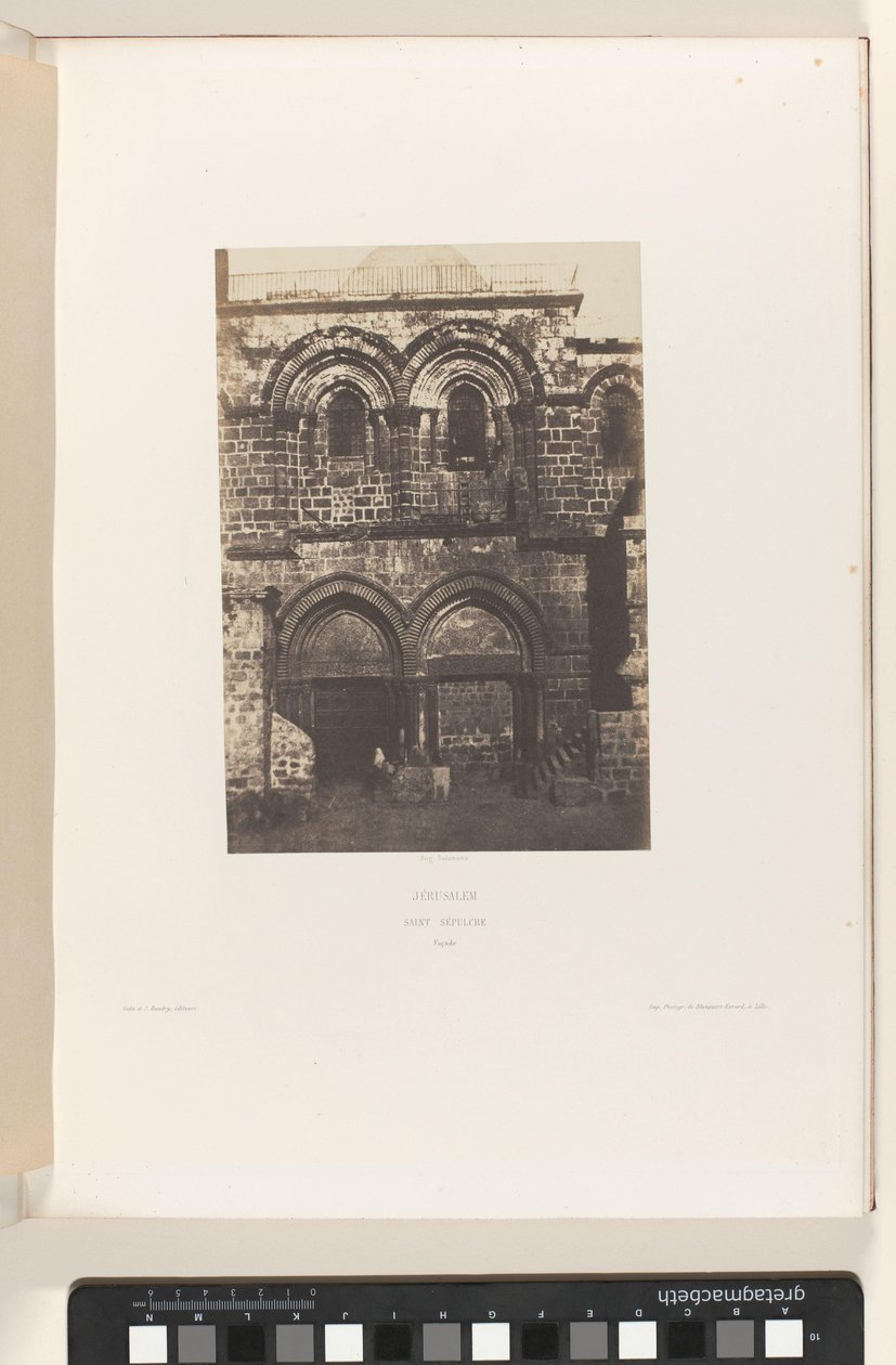 Fachada de la Iglesia del Santo Sepulcro, Jerusalén Jerusalén. San Sepulcro. Fachada (título sobre objeto) de Auguste Salzmann
