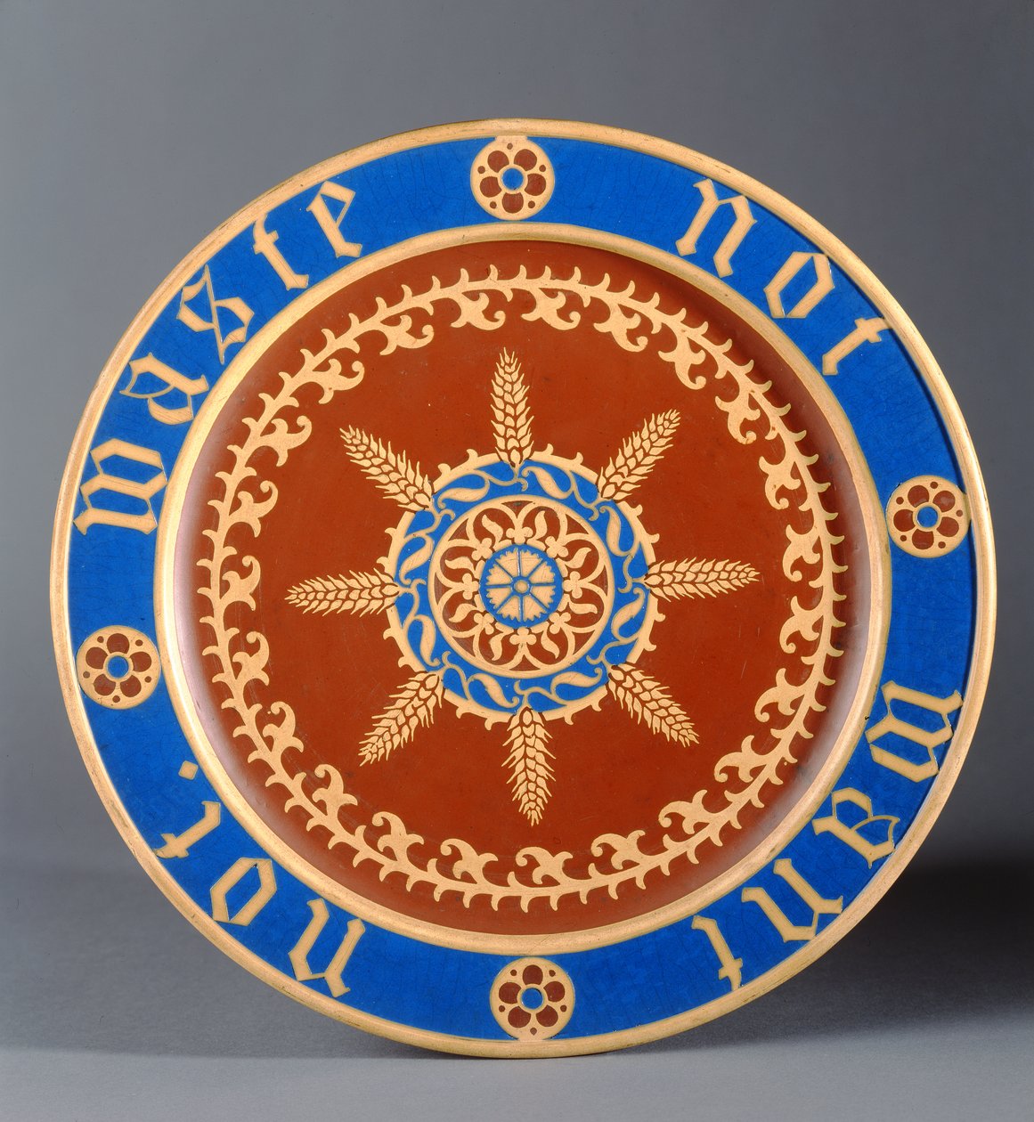 Plato de pan, fabricado por Minton and Company, c.1849 de Augustus Welby Northmore Pugin
