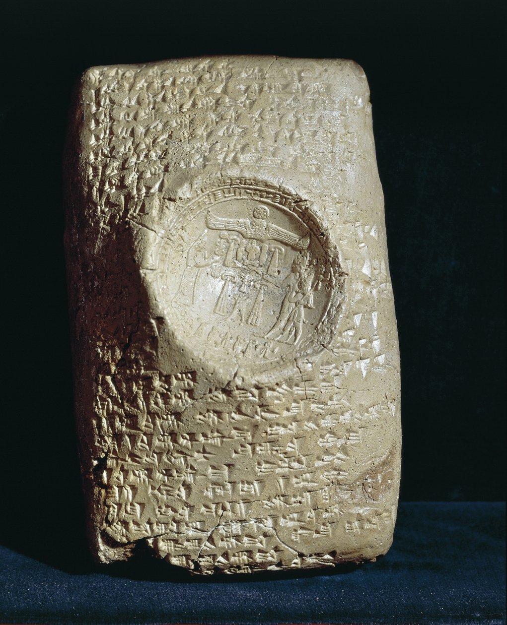 Tabla escrita en cuneiforme babilónico procedente de las ruinas de la antigua Ugarit (moderna Ras-Shamra) de Babylonian Babylonian