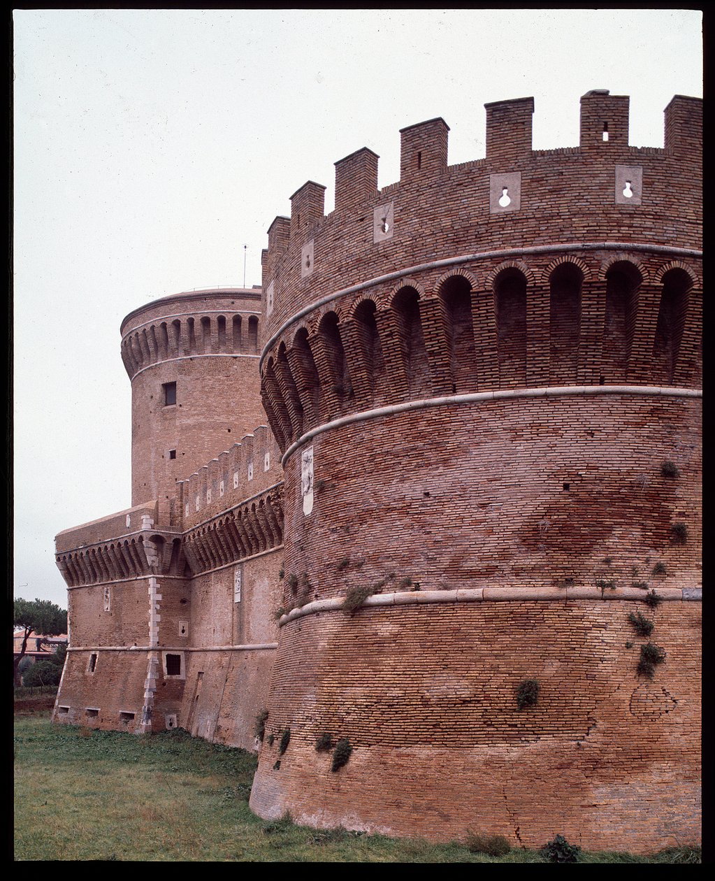 Arte medieval: vista del castillo del Papa Julio II (Giulio) realizado por el arquitecto Baccio Pontelli (ca. 1450-1494), Gregoriopoli de Baccio Pontelli