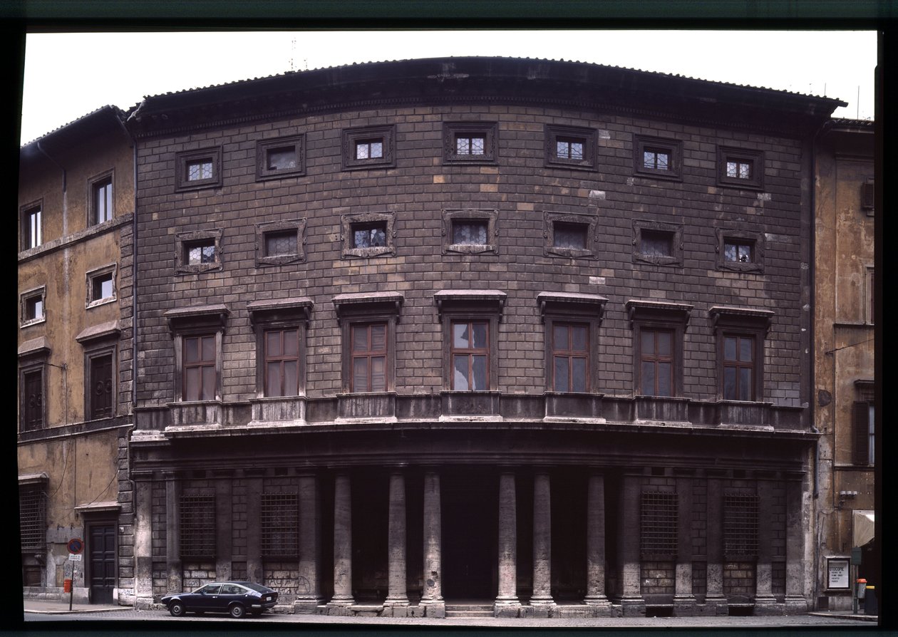 Vista del palacio renacentista Massimo alle Colonne de Baldassarre Peruzzi