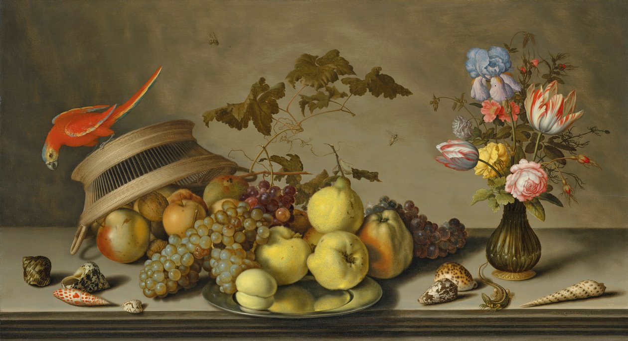 Un periquito sobre una cesta volcada, con fruta, un plato de peltre, un jarrón de flores, insectos, un lagarto y conchas sobre una repisa de piedra. de Balthasar van der Ast