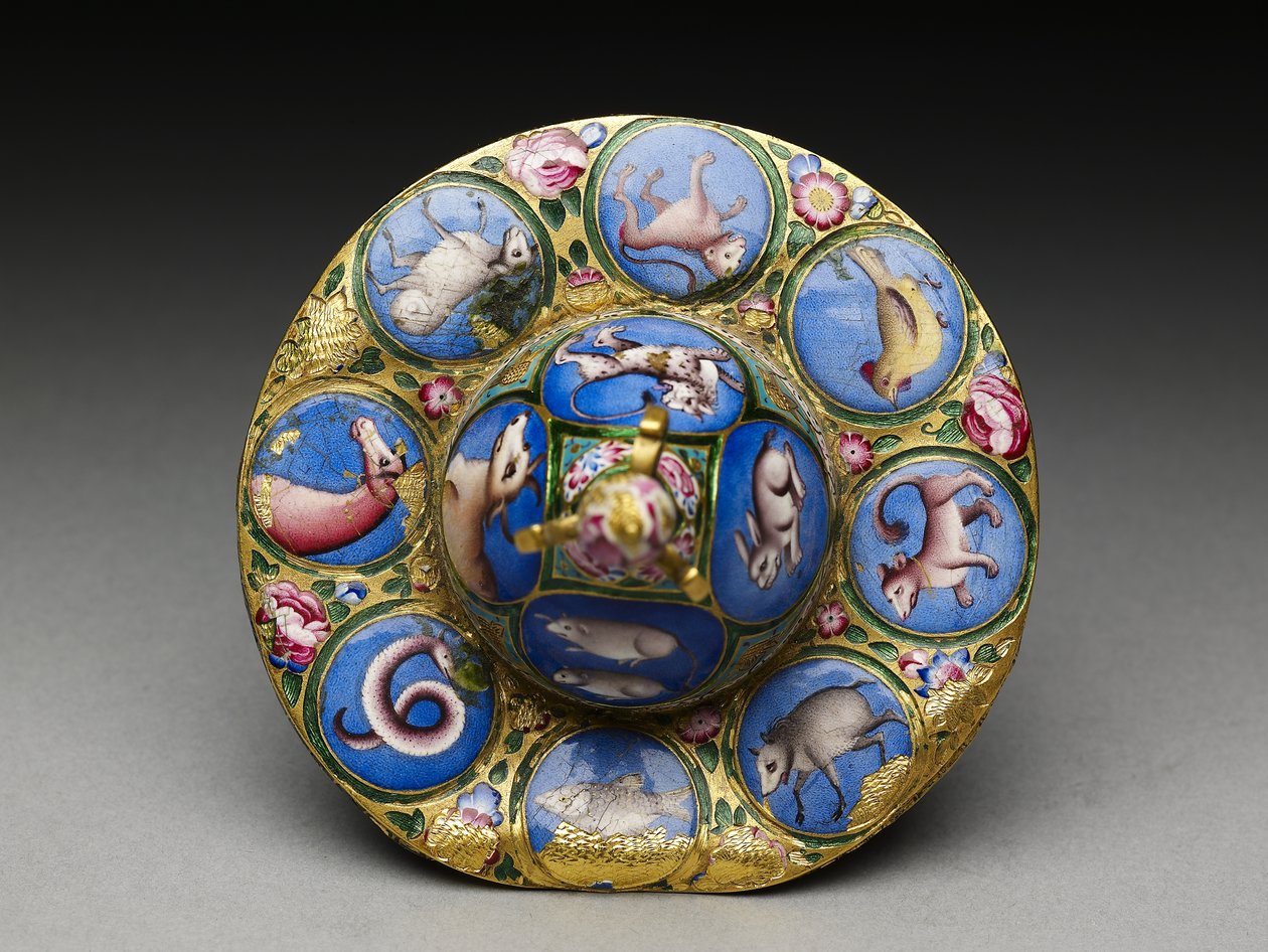 Tazón con tapa, platillo y cuchara con decoración astrológica, principios del siglo XIX de Baqir