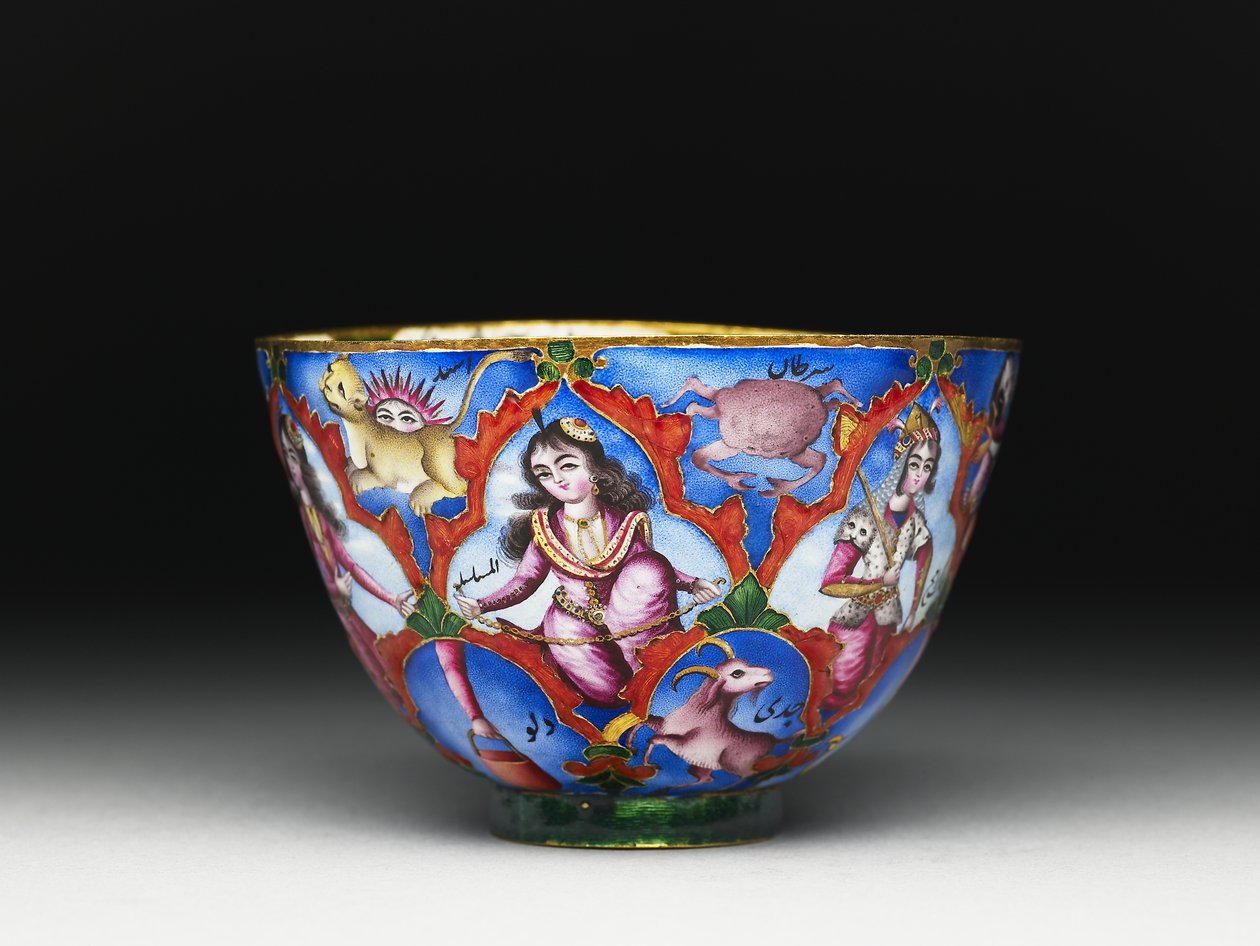 Cuenco con tapa, platillo y cuchara con decoración astrológica, principios del siglo XIX de Baqir