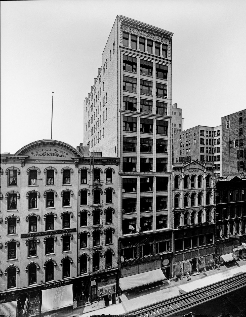 Clifton House, edificio Thomas Church y edificio J. P. Atwater, Chicago, Illinois, EE.UU., c.1900 de Barnes and Crosby