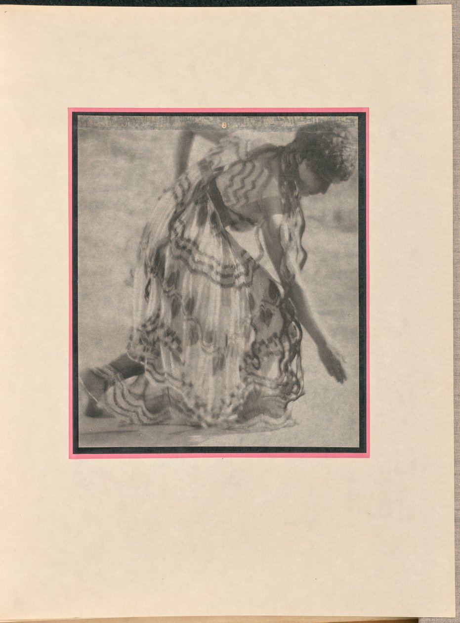 [Bailarina como ninfa, inclinándose] de Baron Adolf De Meyer