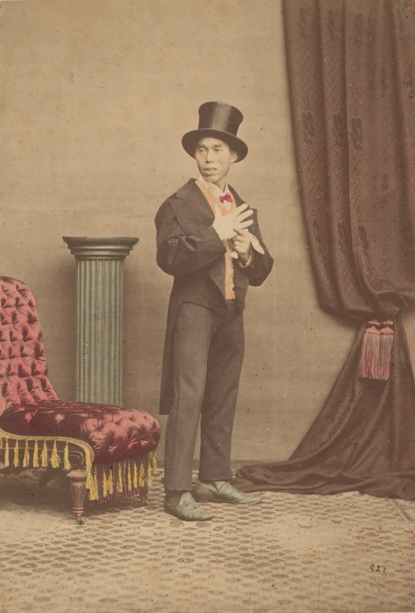 [Retrato de Estudio de un Hombre Japonés con Ropa Occidental], 1880s de Baron Raimund von Stillfried