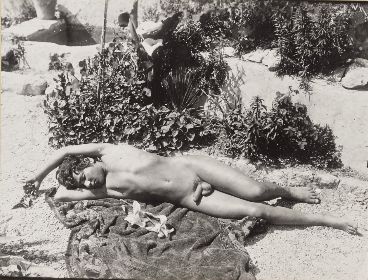 [Joven desnudo reclinado] de Baron Wilhelm von Gloeden