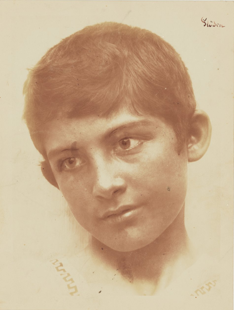 Niño joven de Baron Wilhelm von Gloeden