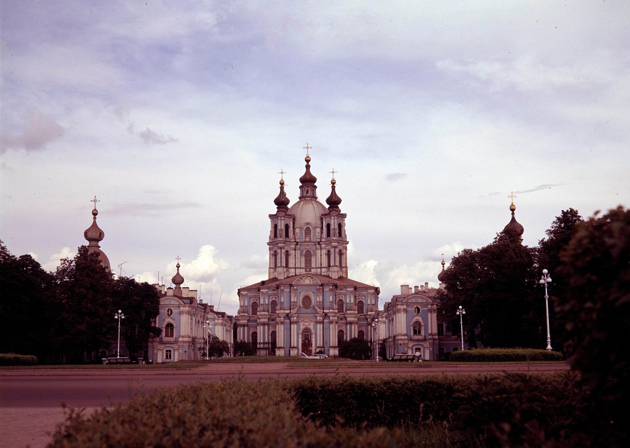 Arquitectura: vista del monasterio Smolny construido entre 1748 y 1835 por el arquitecto Francesco Bartolomeo Rastrelli, San Petersburgo, Rusia de Bartolomeo Franceso Rastrelli
