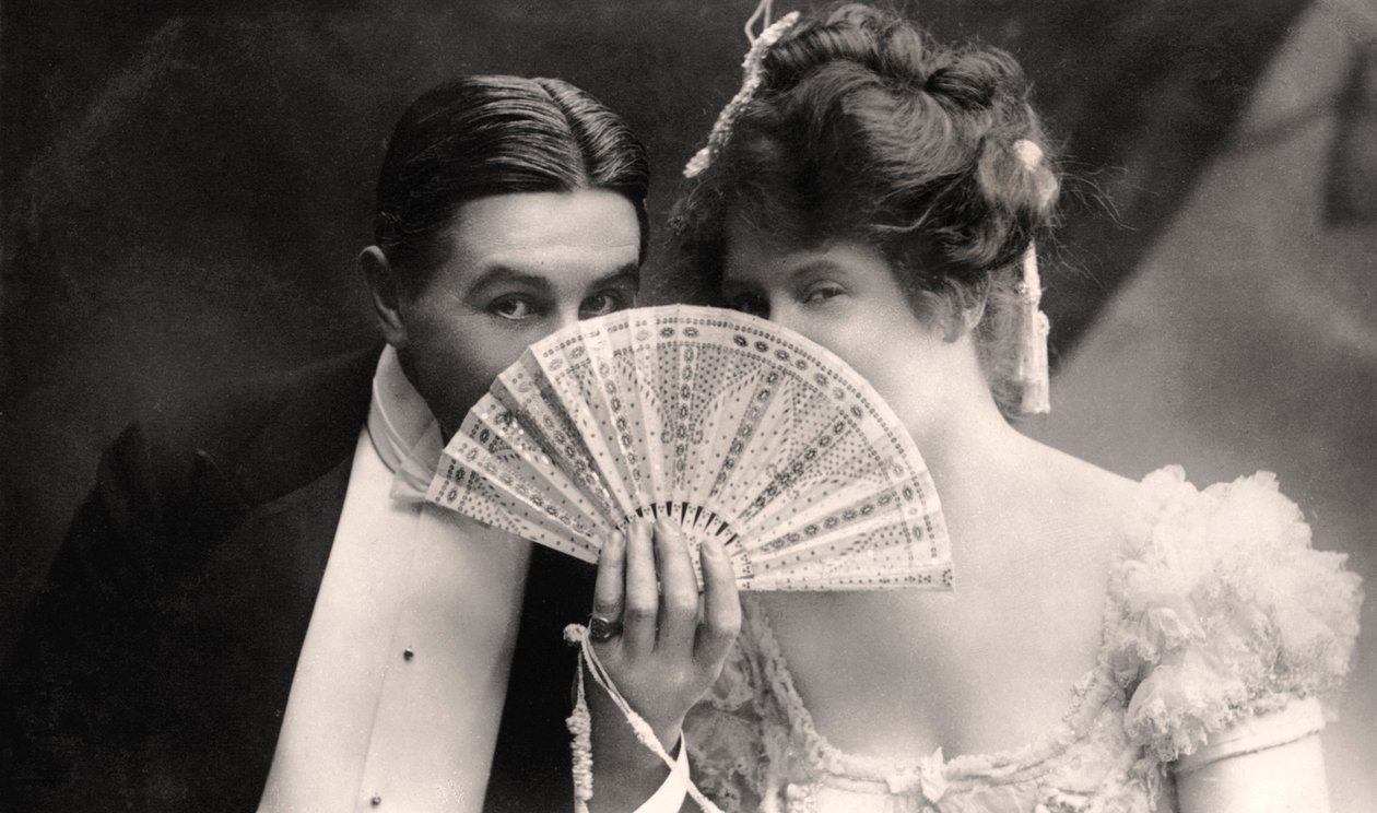 Billie Burke y Farren Soutar en una escena de La Bella de Mayfair, principios del siglo XX de Bassano Studio