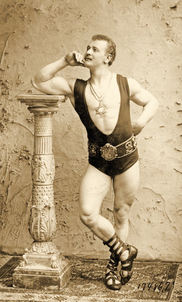 Eugen Sandow, en pose grecorromana clásica, c.1894 de Benjamin J. Falk