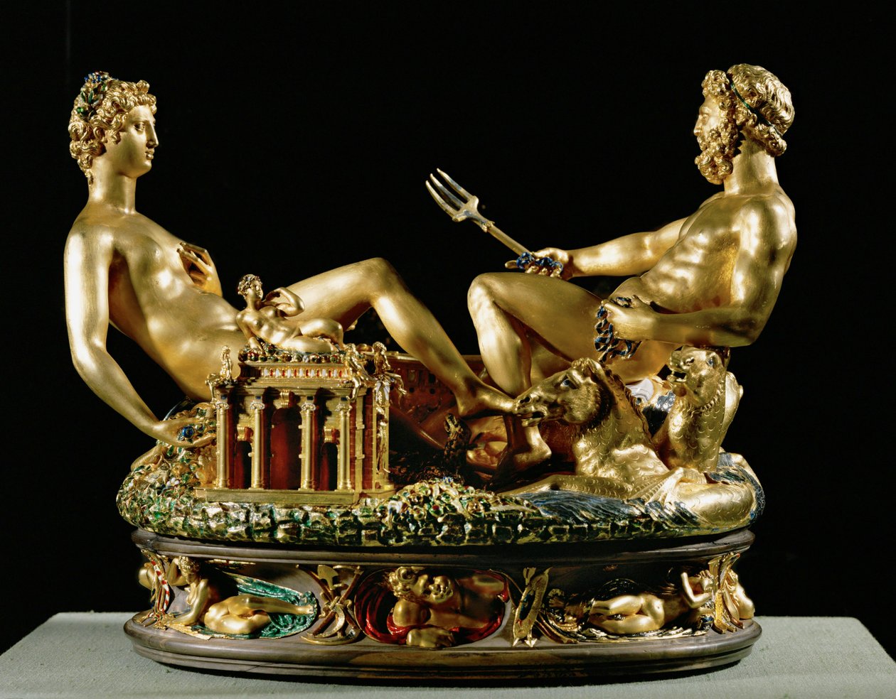 Saliera, salero (Oro, nielado y base de ébano) de Benvenuto Cellini