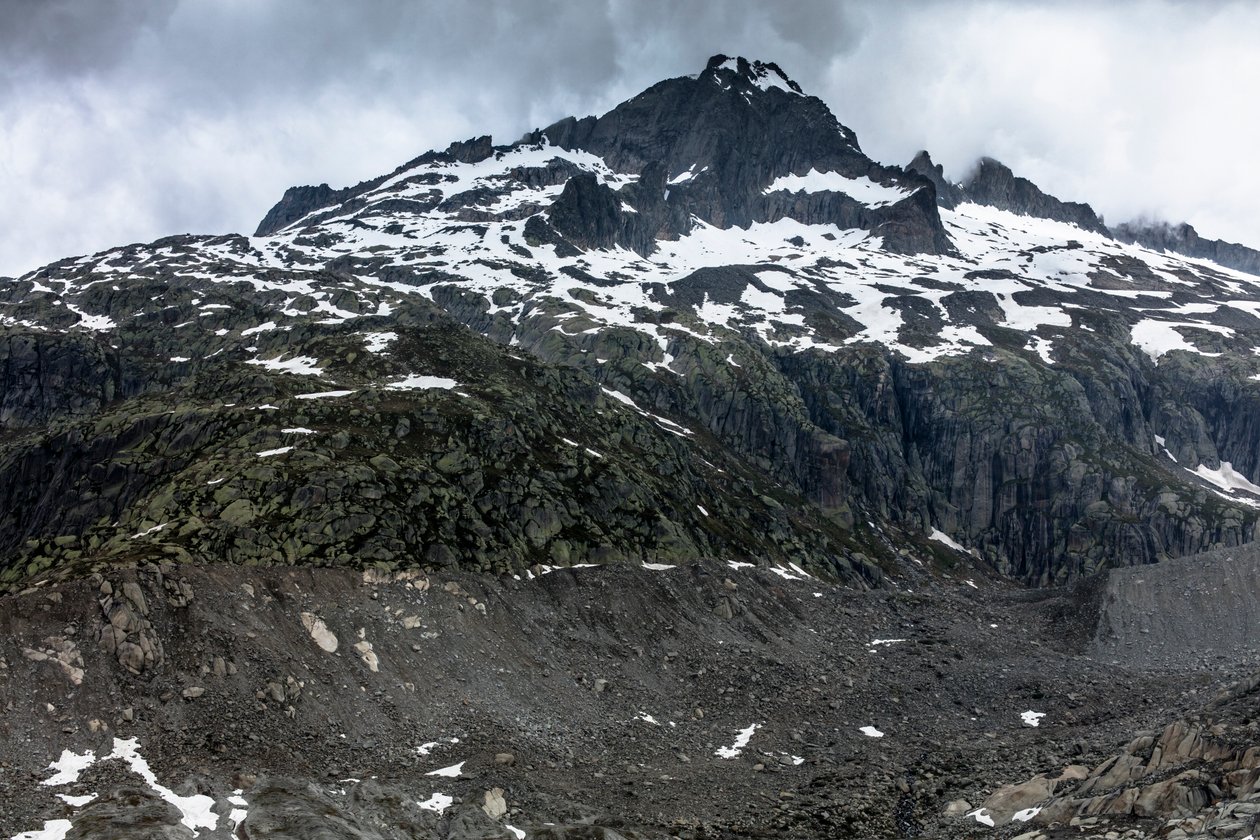 Montañas sobre el glaciar del Ródano, Suiza (foto) de Bernard Bonnefon