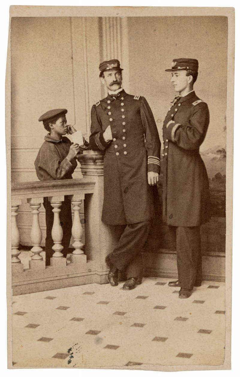 Retrato de oficiales navales y un mensajero,c. 1863 (foto) de Bernard Moses