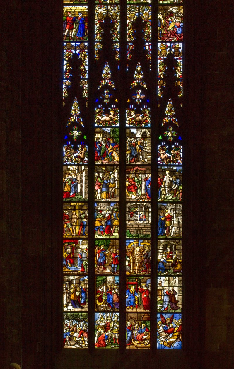 Vidriera con las Historias de Santa Catalina de Alejandría, obra de Biagio y Giuseppe Arcimboldi, nave izquierda de la Catedral de Milán. de Biagio & Arcimboldi Giuseppe Arcimboldi
