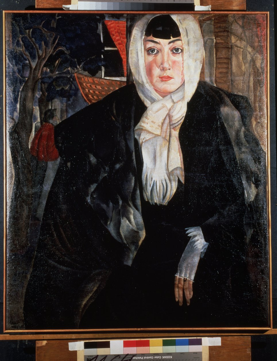 Retrato de una mujer (retrato femenino). Bella mujer de rostro melancólico, en la calle, con la cabeza cubierta por el pañuelo, vestida con un gran abrigo negro, apoyada despreocupadamente sobre su codo, dejando ver una mano delicada cubierta por una manop de Boris Dmitrievich Grigoriev
