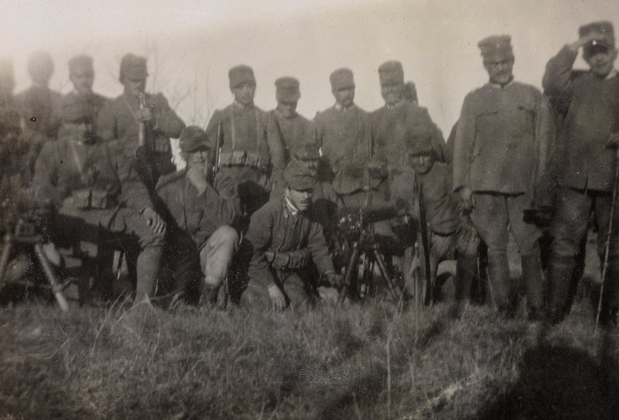 Álbum de la Primera Guerra Mundial en Friuli-Venecia Julia: retrato grupal de los soldados artilleros del 112.º Infantería de Bourbon Del Monte