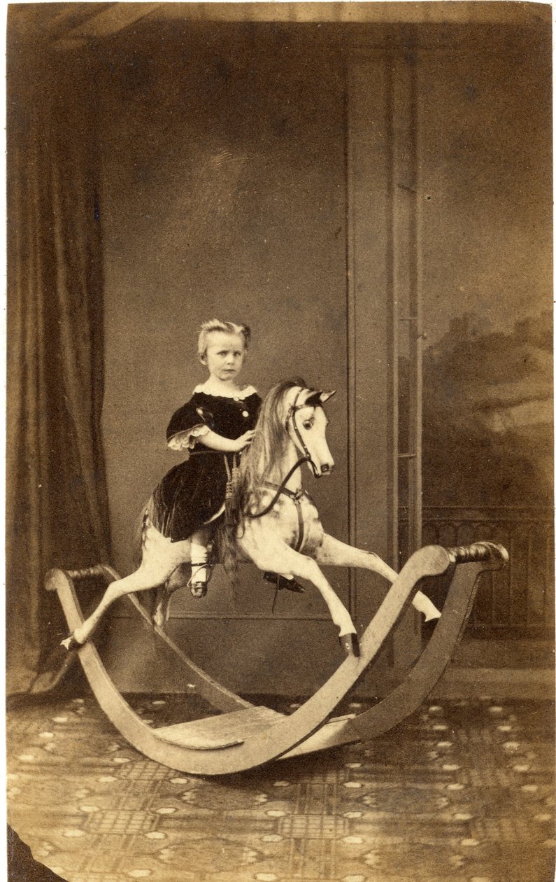 Niña en gran caballo de balancín, 1860s de Brading and Cantelo