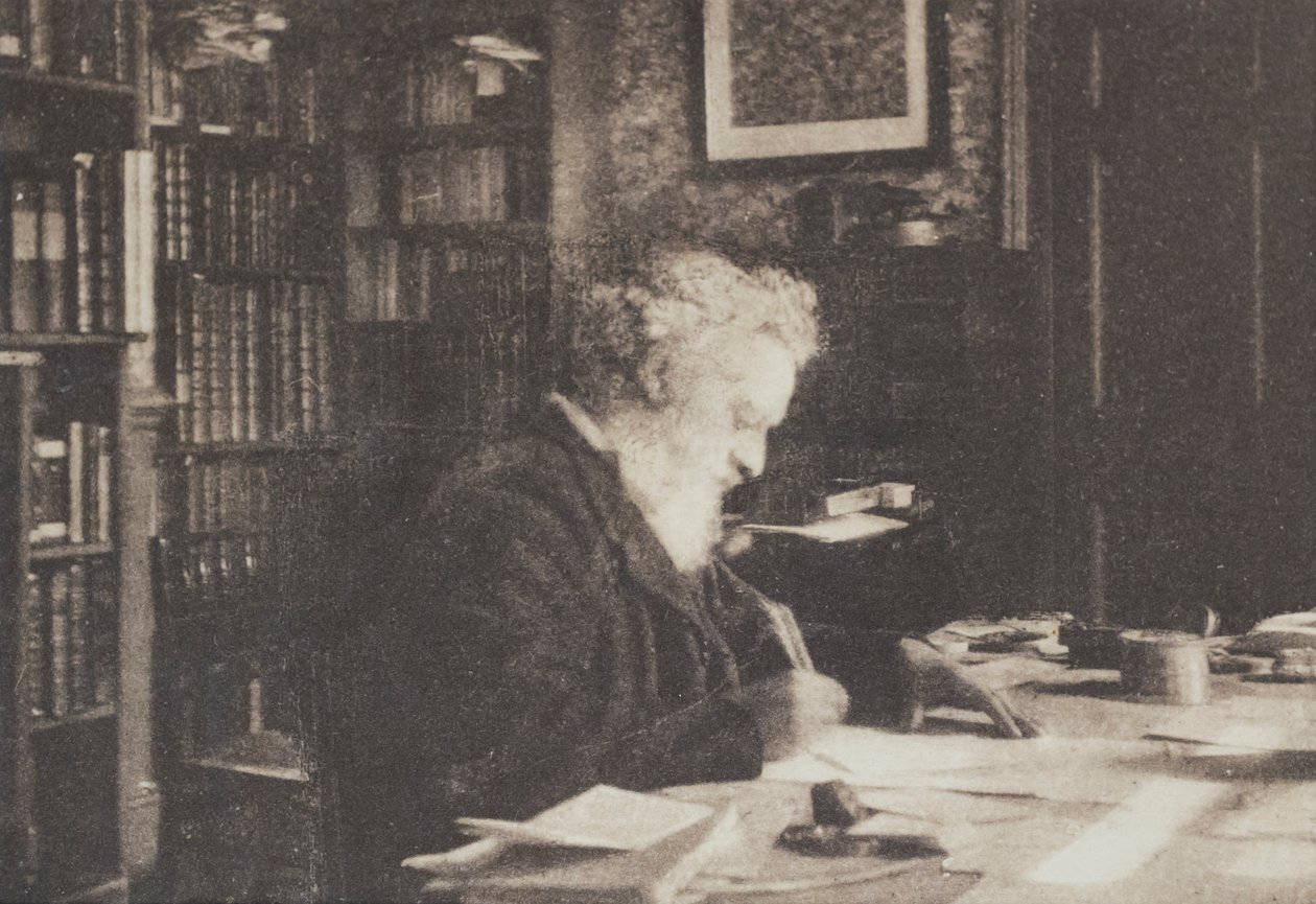 William Morris, coleccionista de libros, en su biblioteca de Kelmscott House, Hammersmith de British Photographer
