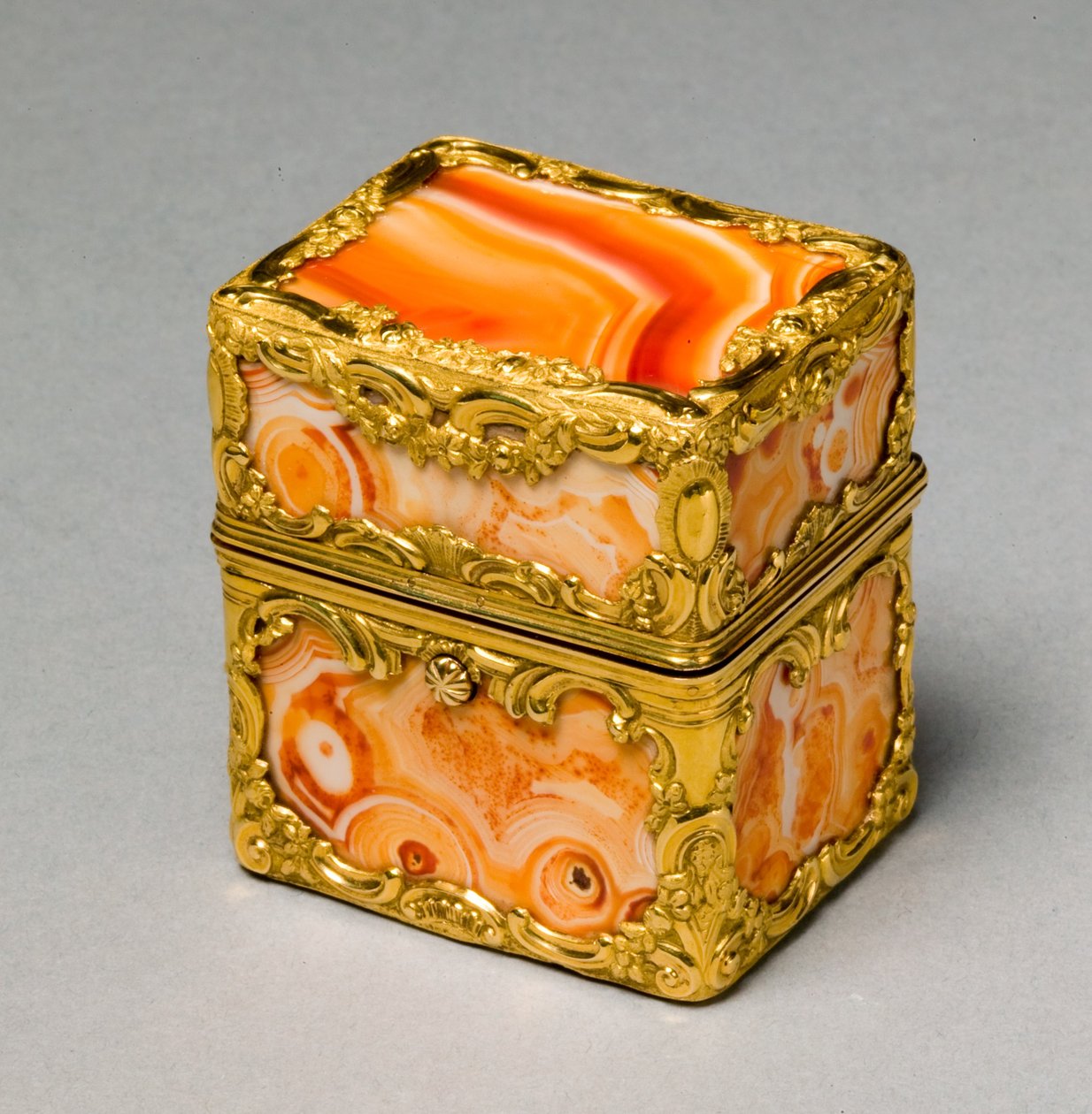 Caja con Implementos de Aseo de British School