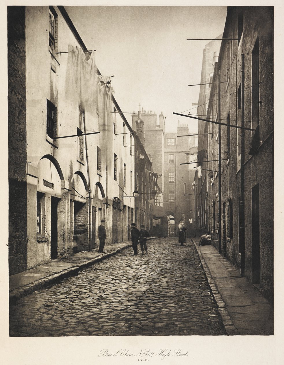 Broad Close No. 167 High Street, de The Old Closes and Streets of Glasgow de British School