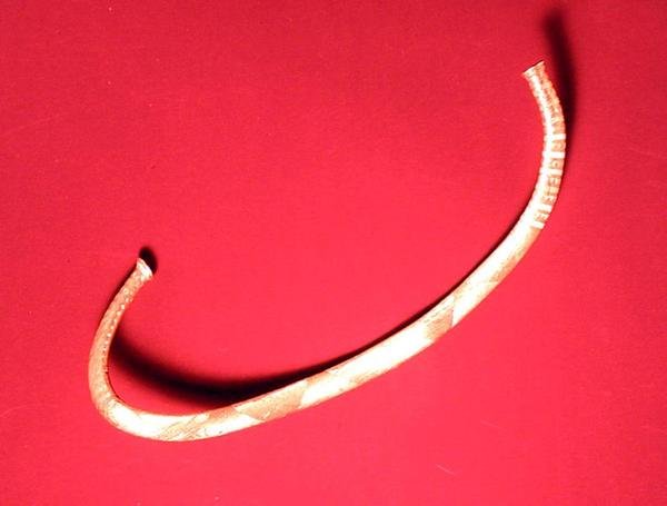 Anillo de cuello encontrado en Ickleton, Cambridgeshire de Bronze Age