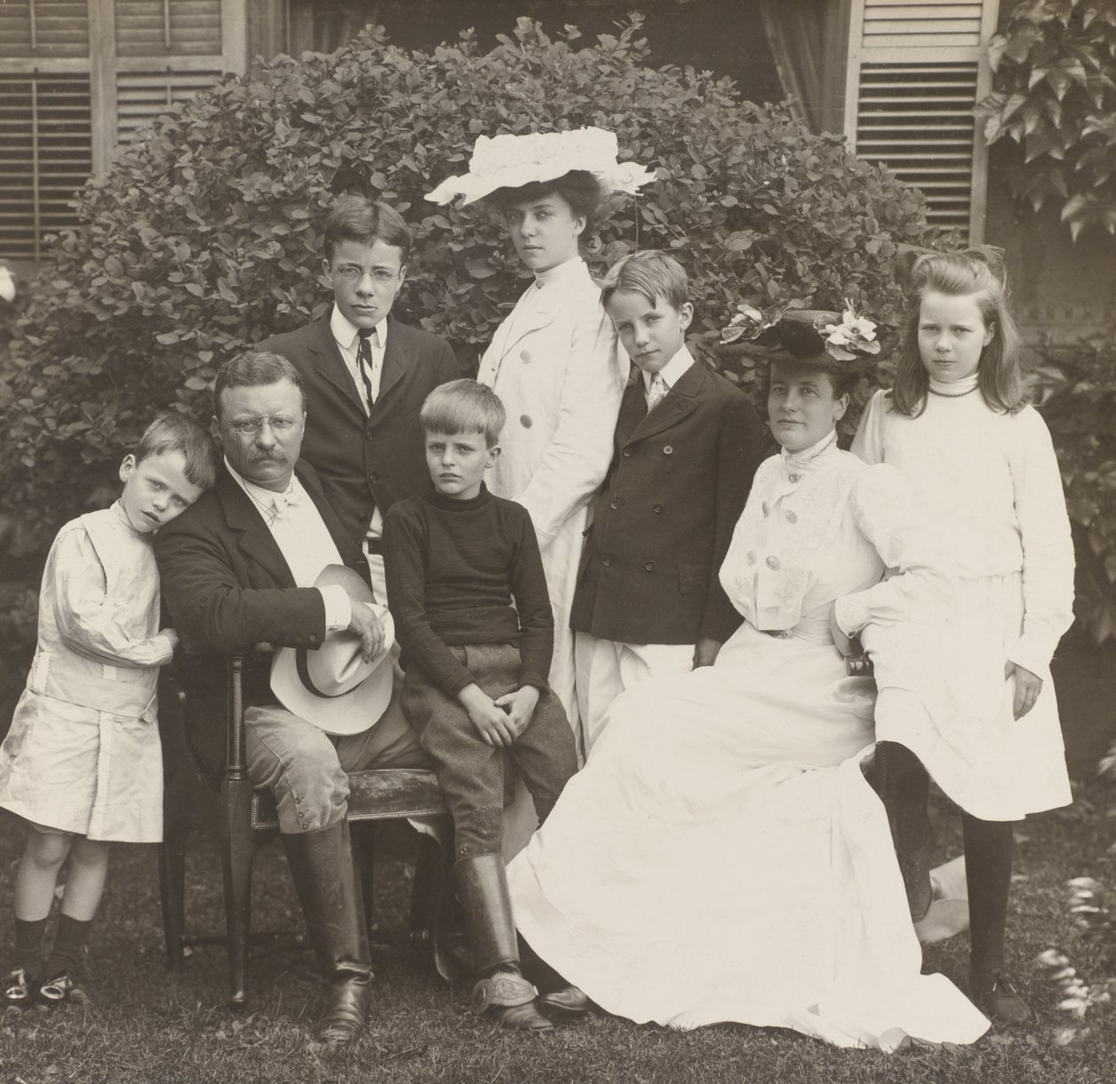 El presidente Theodore Roosevelt, su esposa Edith y su familia de Brothers Pach