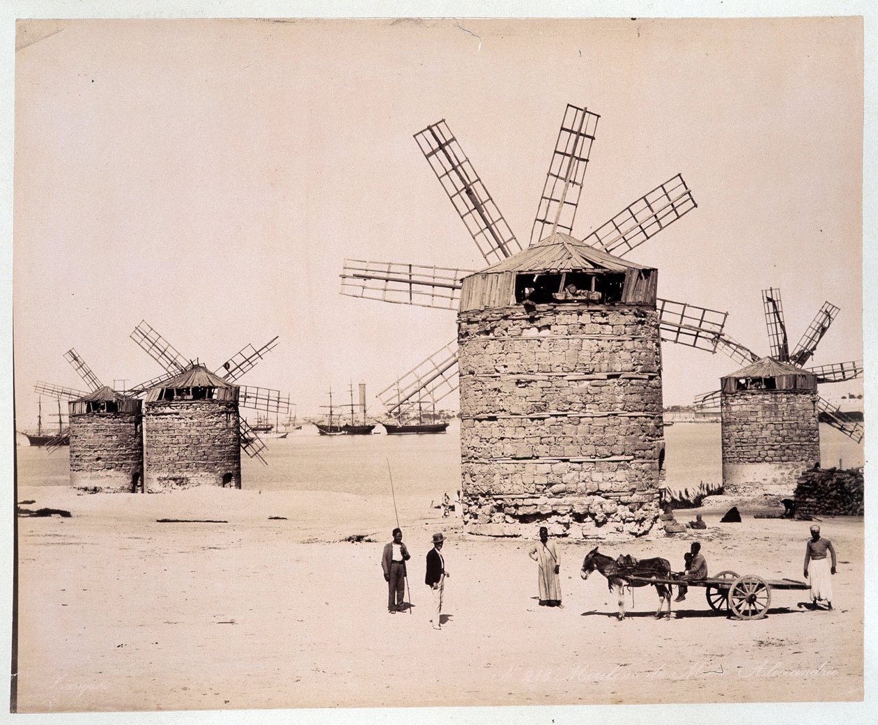 Molinos en Alejandría - fotografía de los hermanos Zangali, finales del siglo XIX de Brothers Zangaki