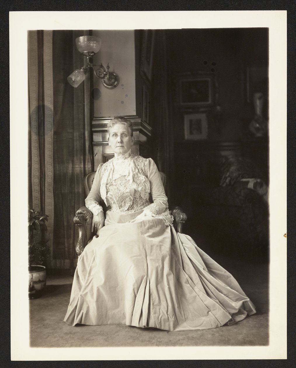 Sra. John Arbuckle, c.1900-10 de Burr William McIntosh