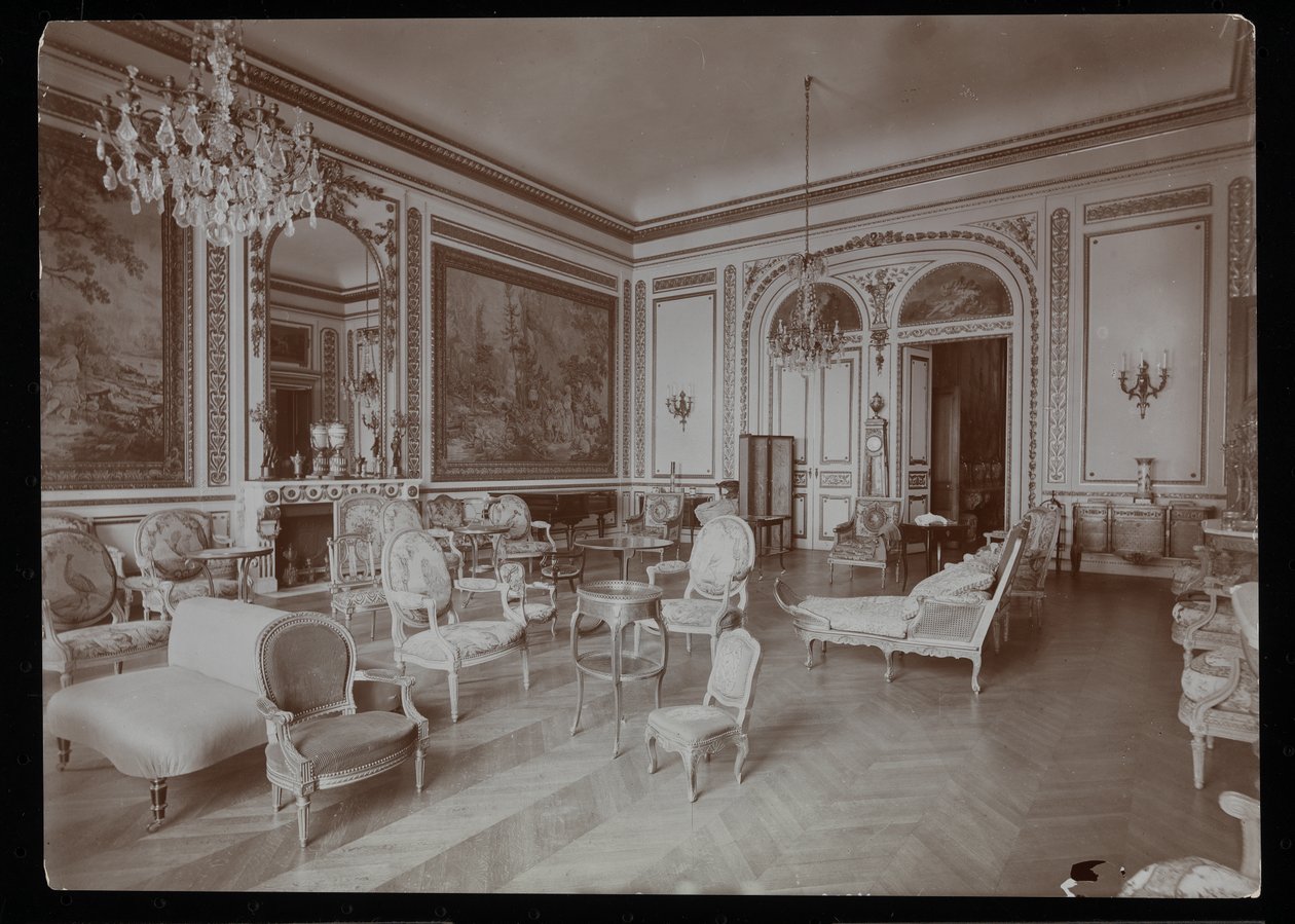 Una gran sala en la residencia de la Condesa De Ganay, París, 1890-1910 de Byron Company