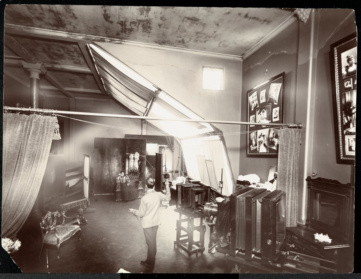 El estudio de un fotógrafo de retratos de Byron Company