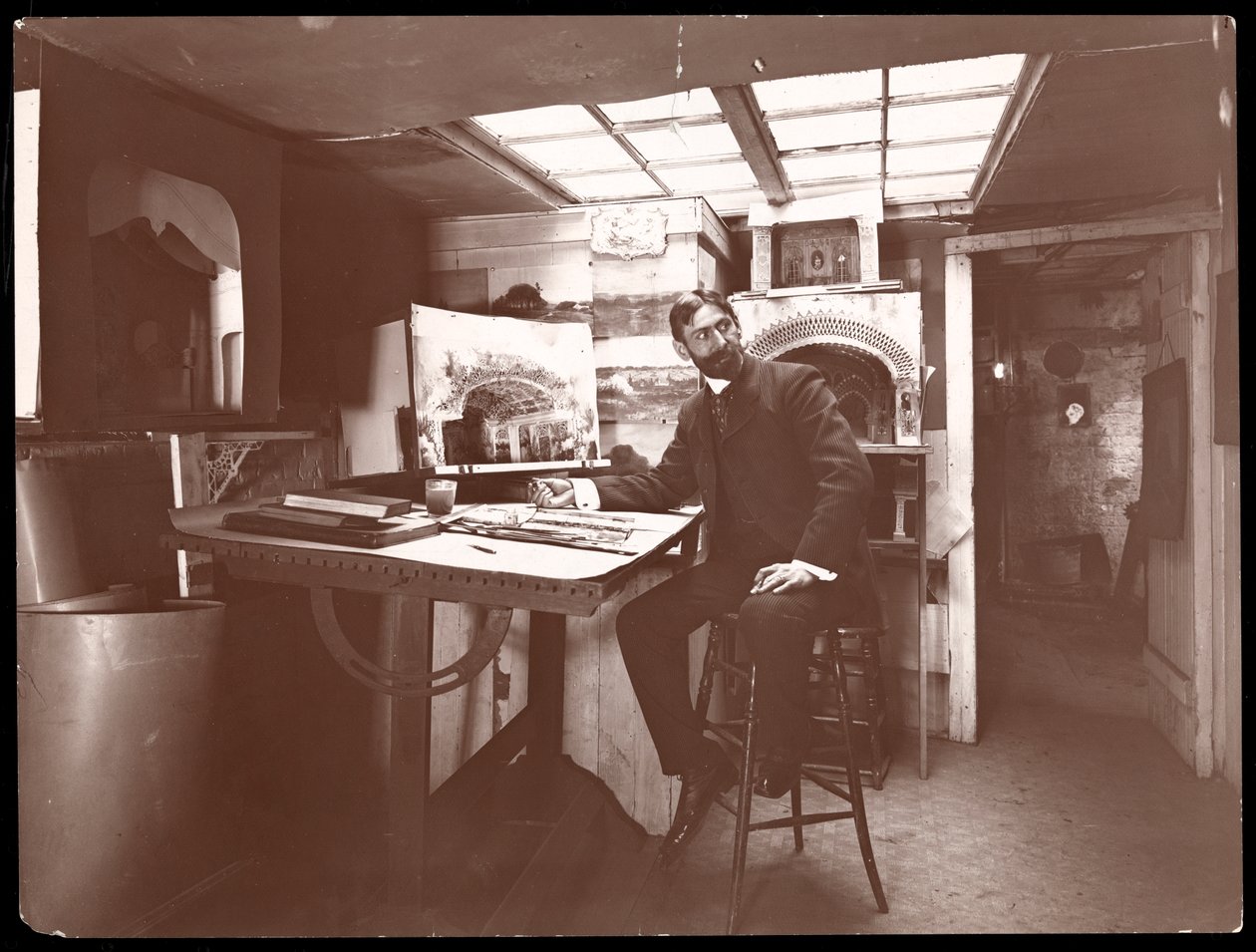 Un diseñador de escenarios en su estudio, Nueva York, 1901 de Byron Company