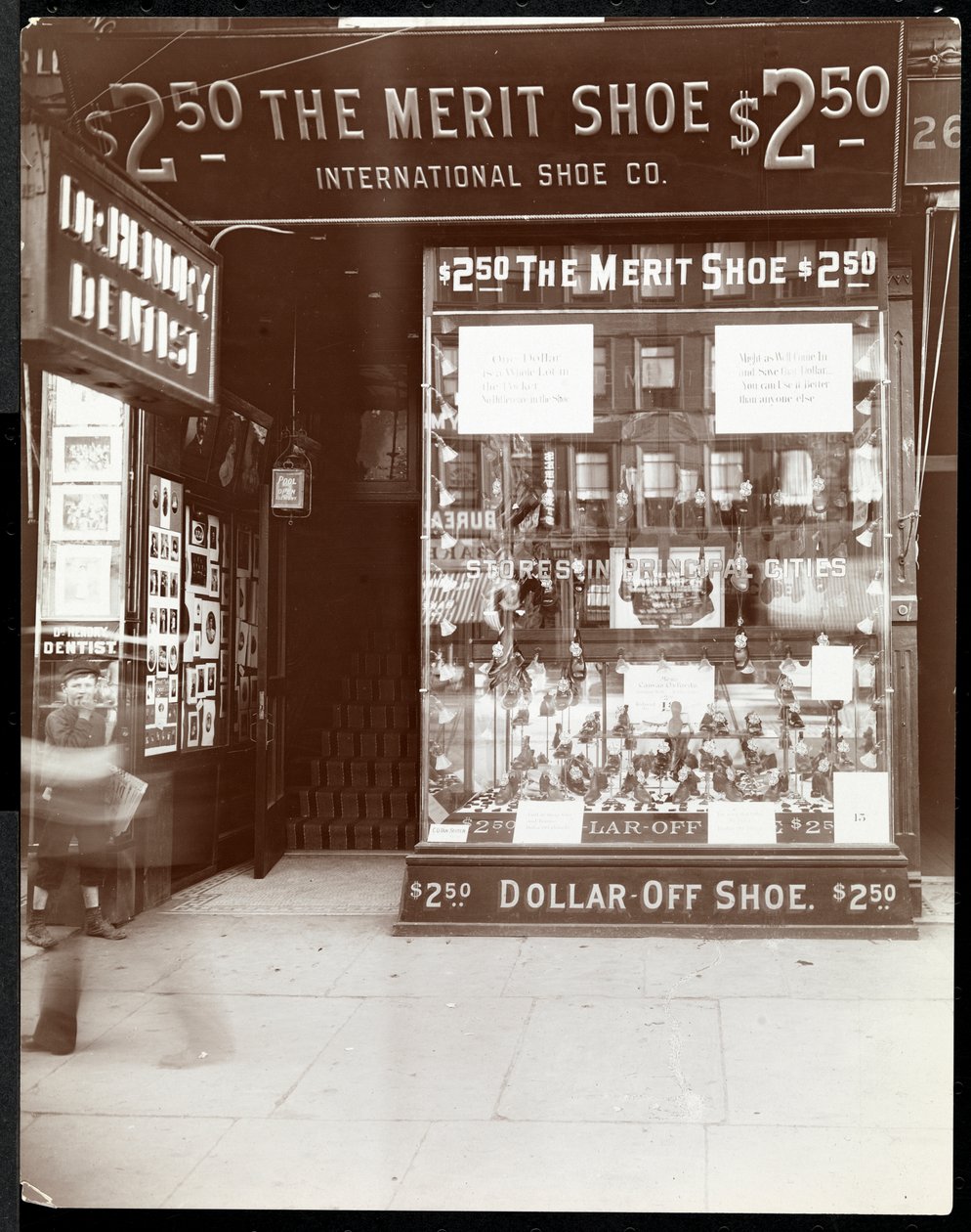 Una tienda de la International Shoe Co., Nueva York, 1905 de Byron Company