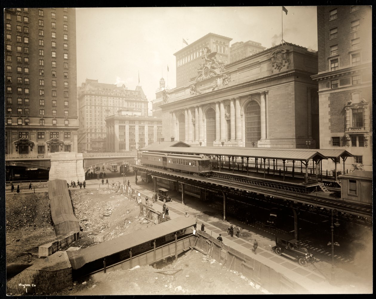 Sitio de excavación en la calle 42 y la avenida Park, Nueva York, c.1920 de Byron Company
