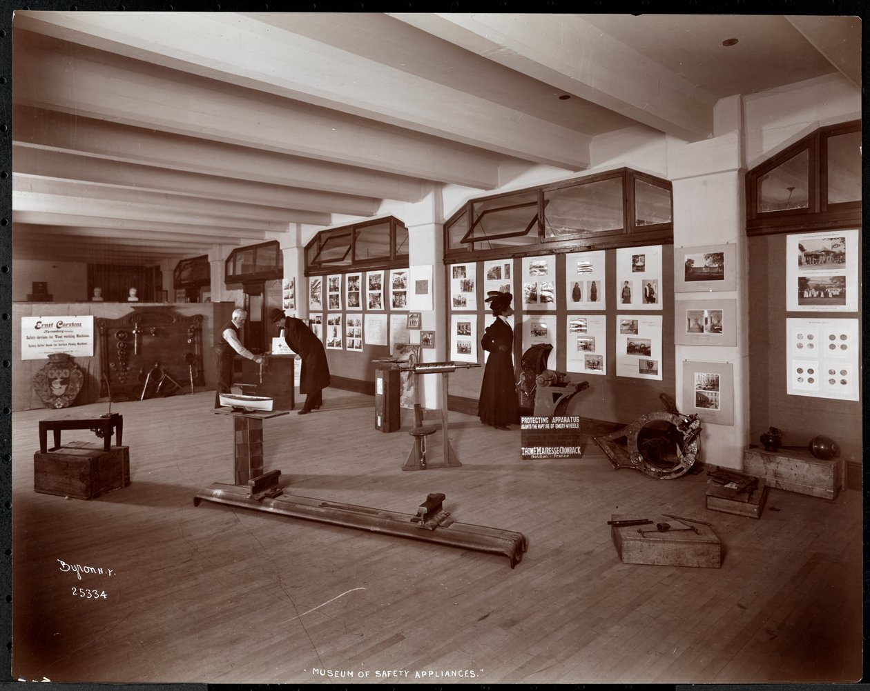 Exhibición del Museo de Aparatos de Seguridad del Instituto Americano de Servicio Social, Nueva York, 1907 de Byron Company