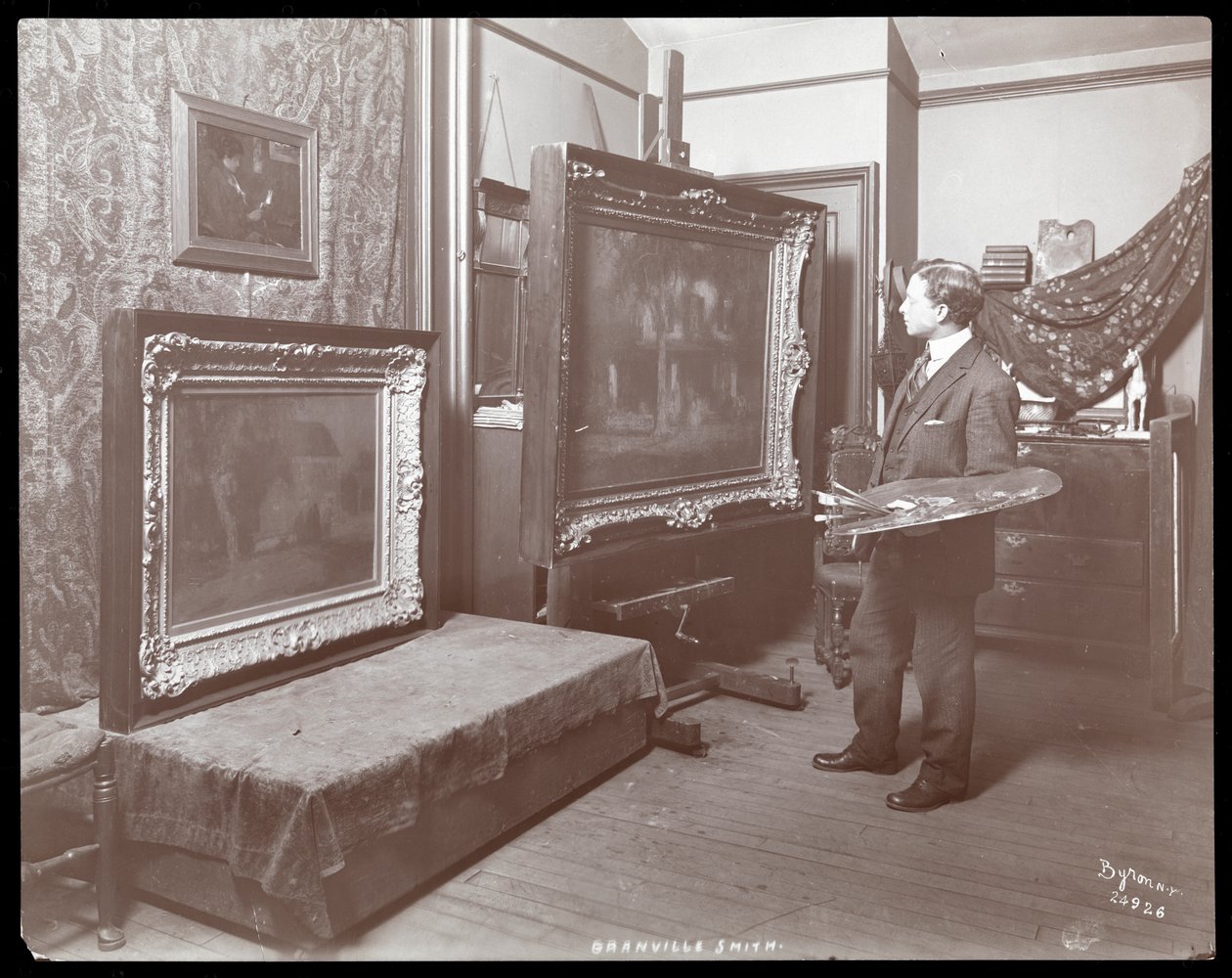 Granville Smith en su estudio, Nueva York, 1907 de Byron Company