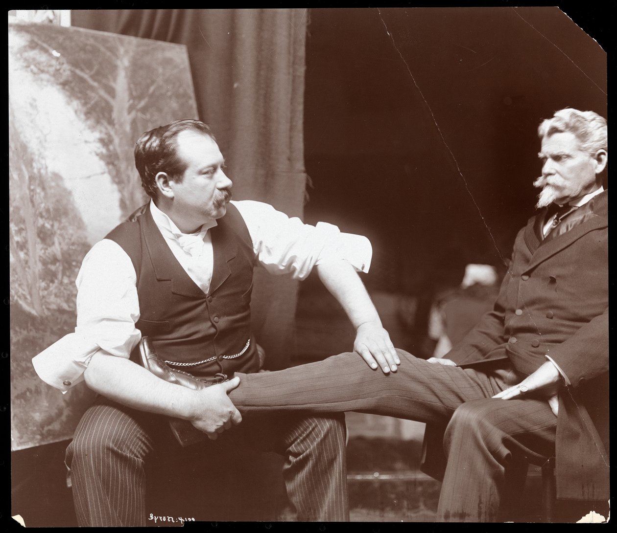 Profesor Atkinson, un curandero inglés, con un paciente masculino, 1898 de Byron Company