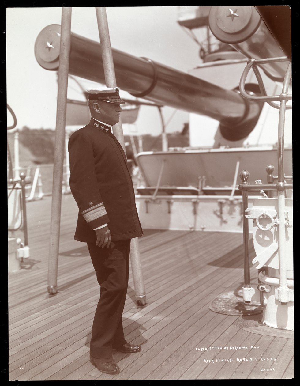Contralmirante Robley Dunglison Evans en la cubierta del U.S.S. Maine, 1906 de Byron Company