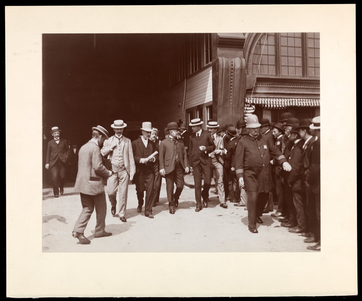 Richard Croker con multitud, 1899 de Byron Company