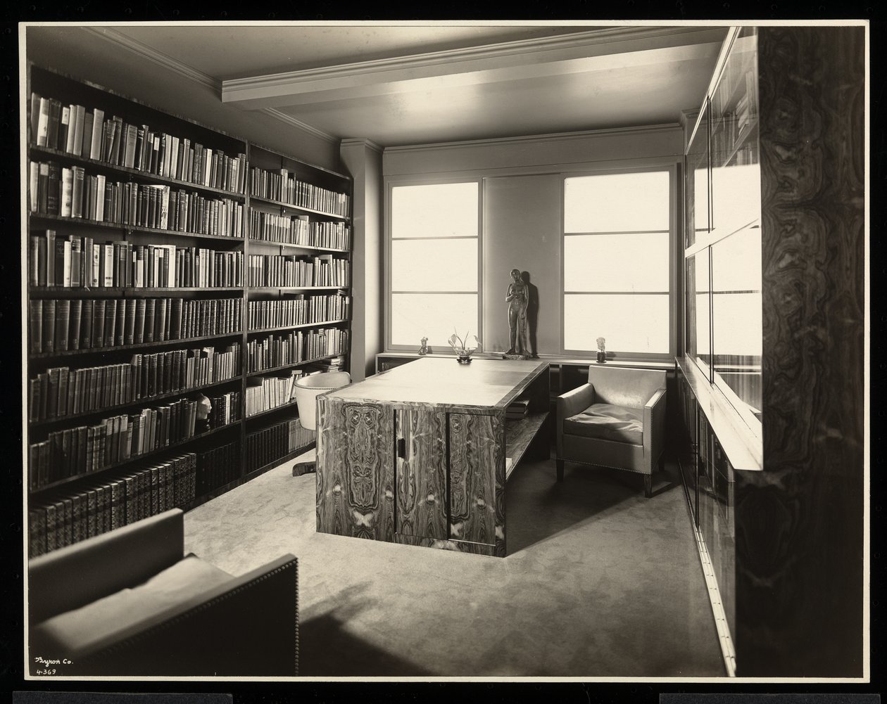 La biblioteca en la casa del Sr. John A. Dunbar, 50 East 77th Street, Nueva York, 1931 de Byron Company