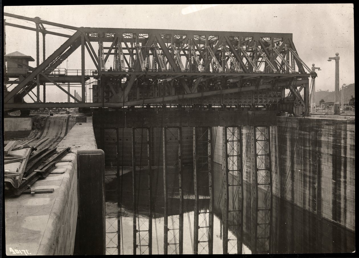 Vista del Canal de Panamá durante la construcción, 1912 o 1913 de Byron Company