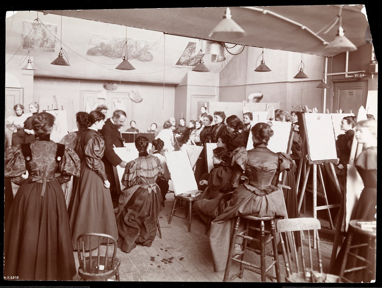 William Chase enseñando una clase de arte para estudiantes femeninas, 1896-98 de Byron Company