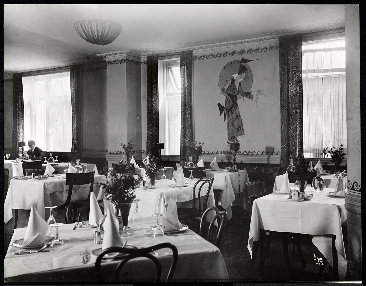 Un comedor en el Hotel Majestic, 1916 o 1917 de Byron Company