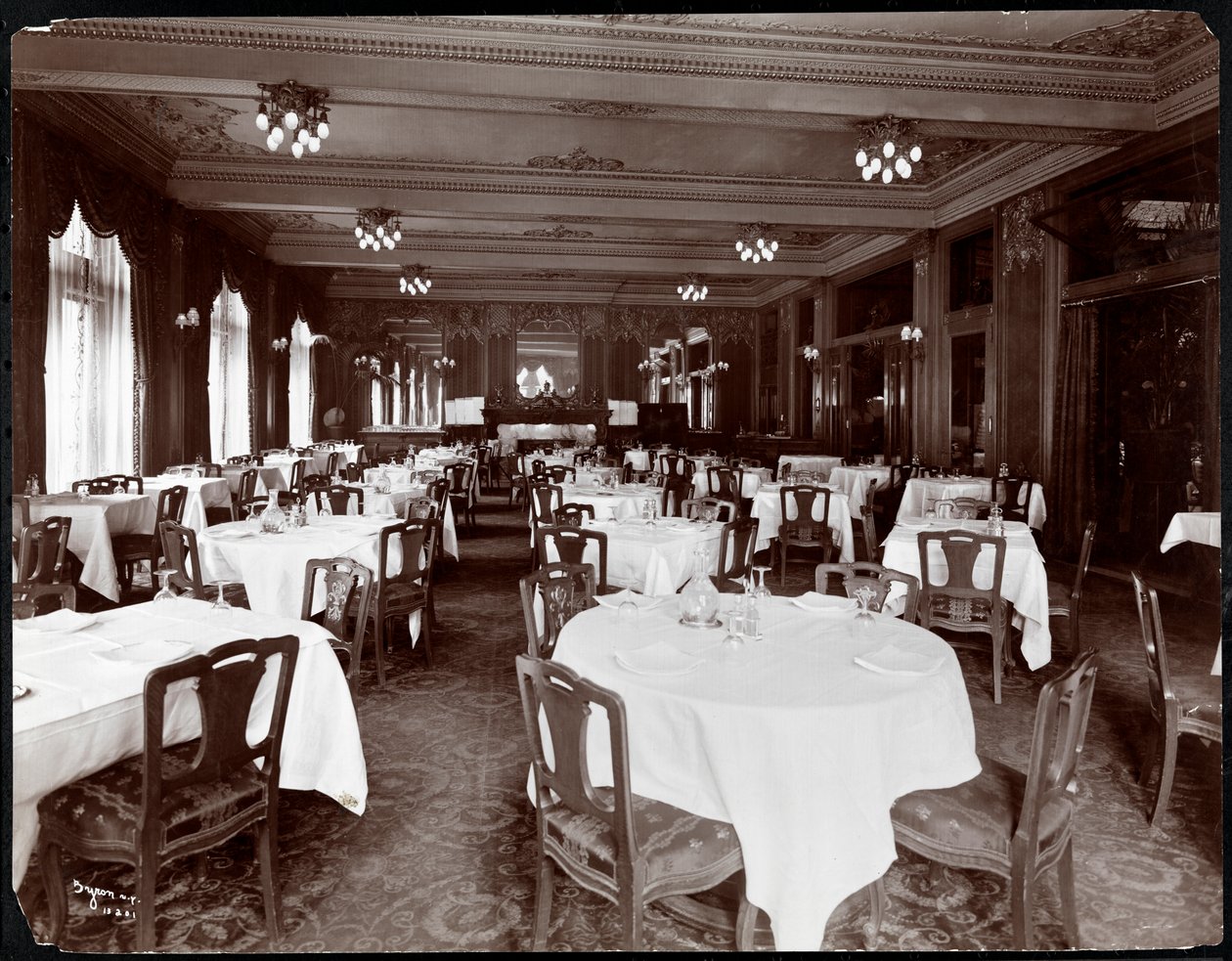 Comedor en el Hotel Delmonico, 1902 (impresión de gelatina de plata) de Byron Company