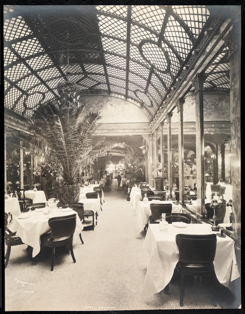 Comedor en el Hotel Imperial, 1904 de Byron Company