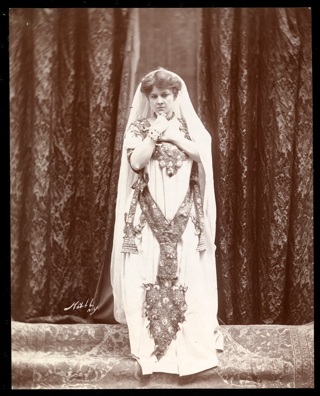 Eva Fay en el Roof Garden de Hammerstein, Nueva York, c.1910 de Byron Company
