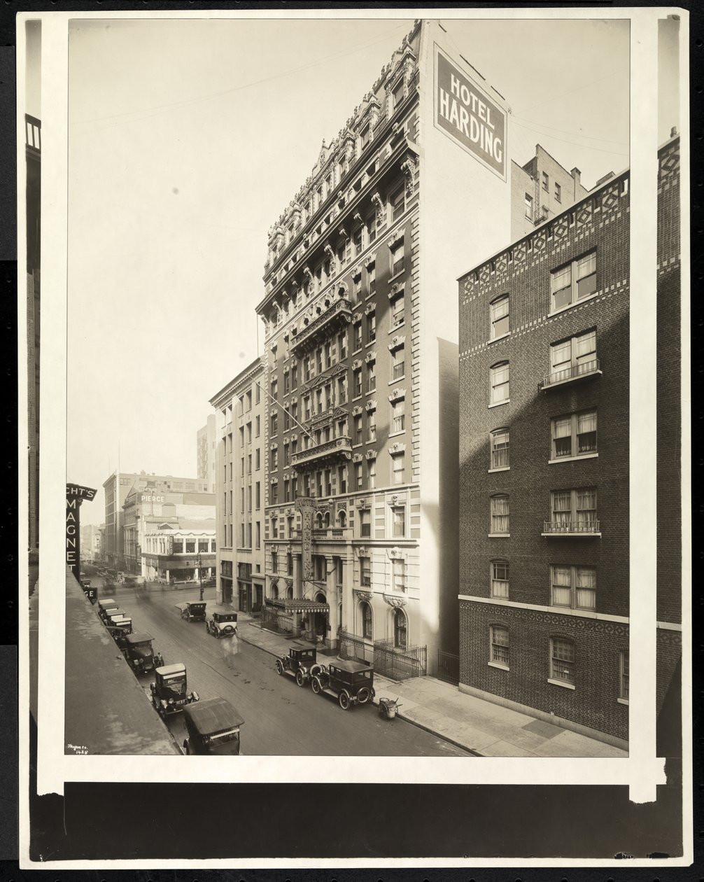 Hotel Harding en la Calle 55 y Broadway, Nueva York, 1921 de Byron Company